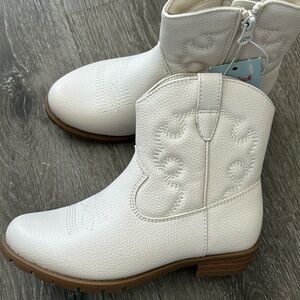 Off White girls Western Ankle Boots - Zipper
Closure size 13